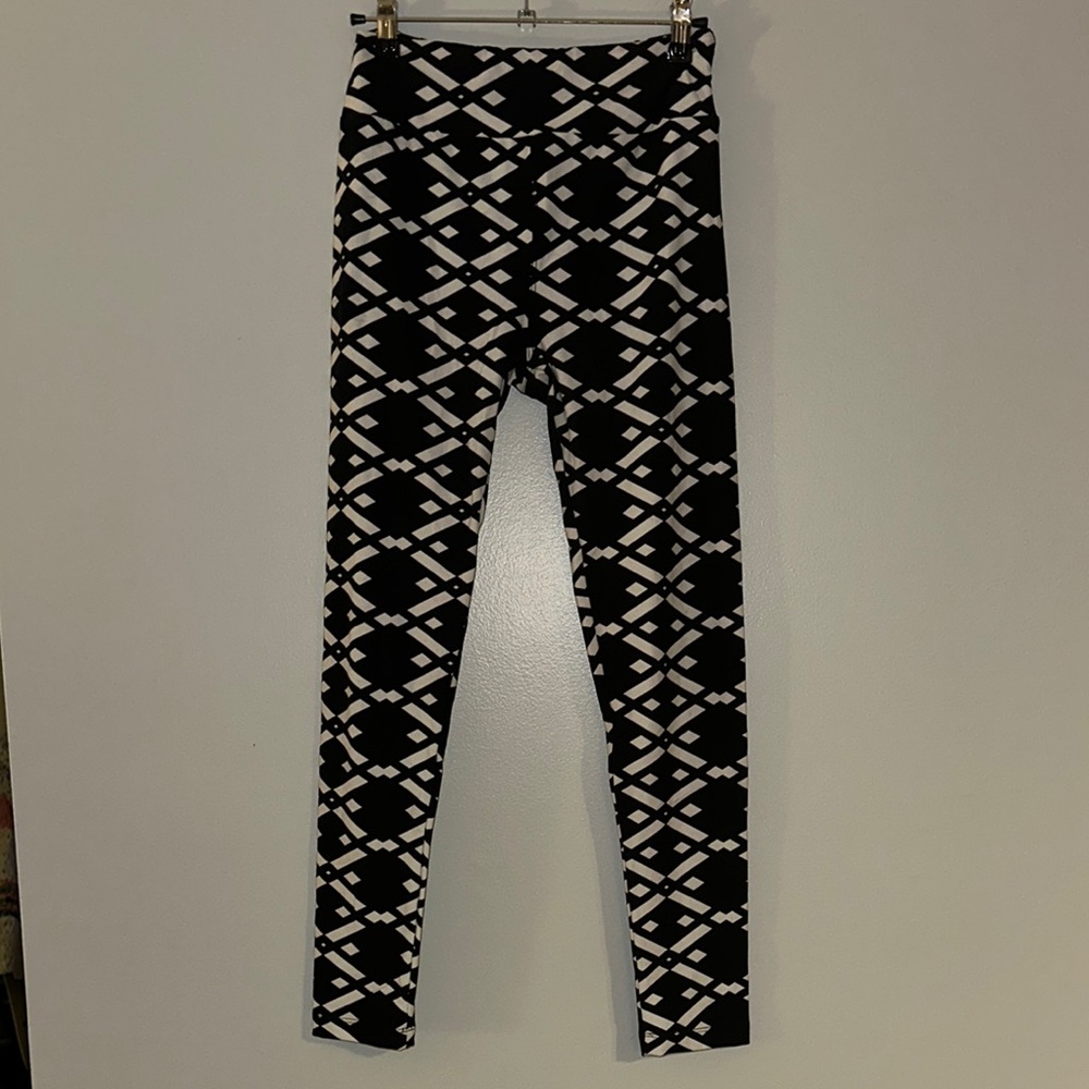 LuLaRoe Black and White Patterned Leggings